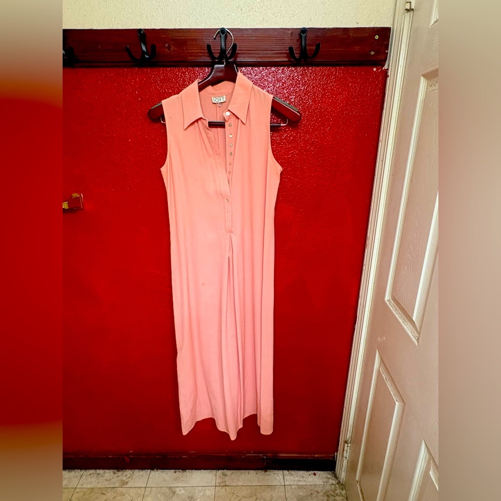 Brand: Ann Taylor - Loft Size : 6 
Material: polyester